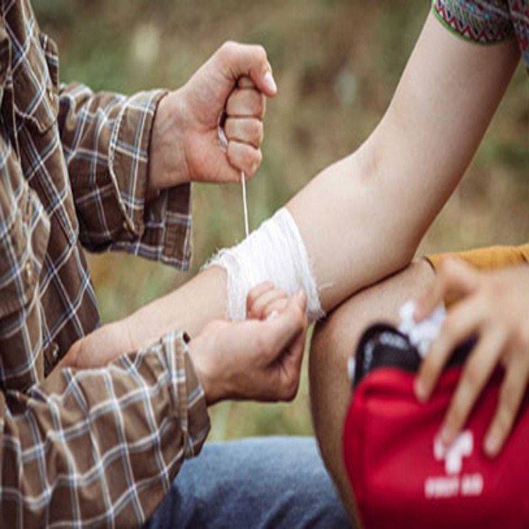 In what situations can the first aid kit be used for simple treatment?