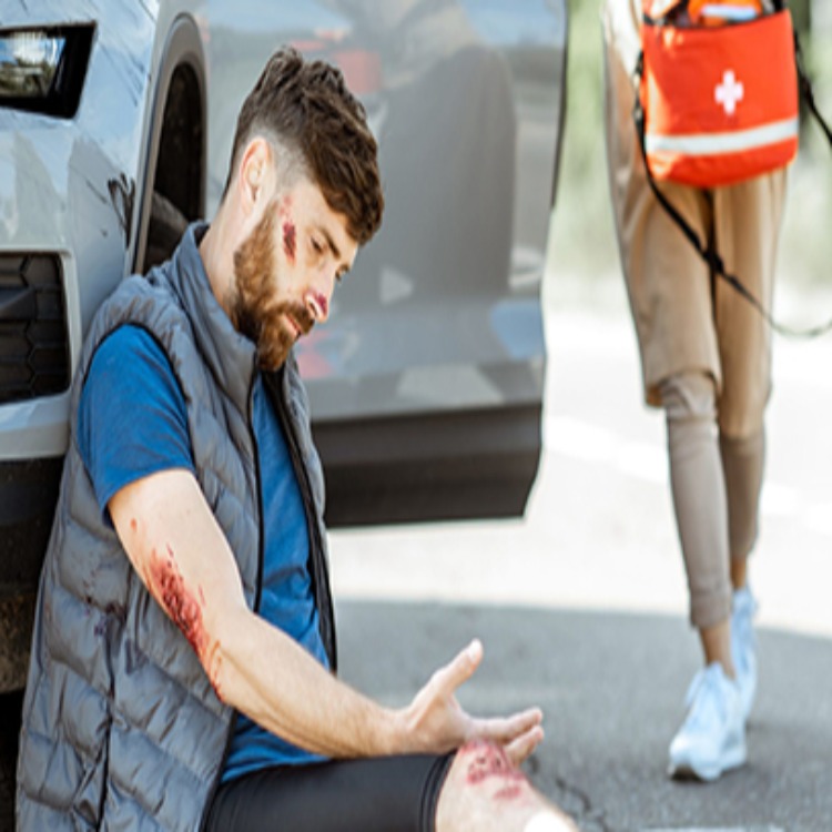 When a car accident occurs, the role of a car first aid kit.